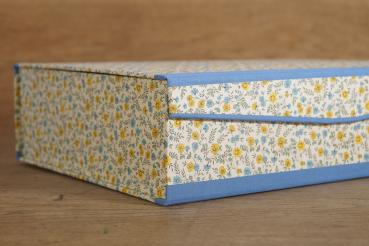 Elegante Archivbox mit Leinenkanten hellblau